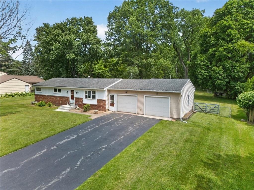 Briarwood Ln, Fairport, NY 14450