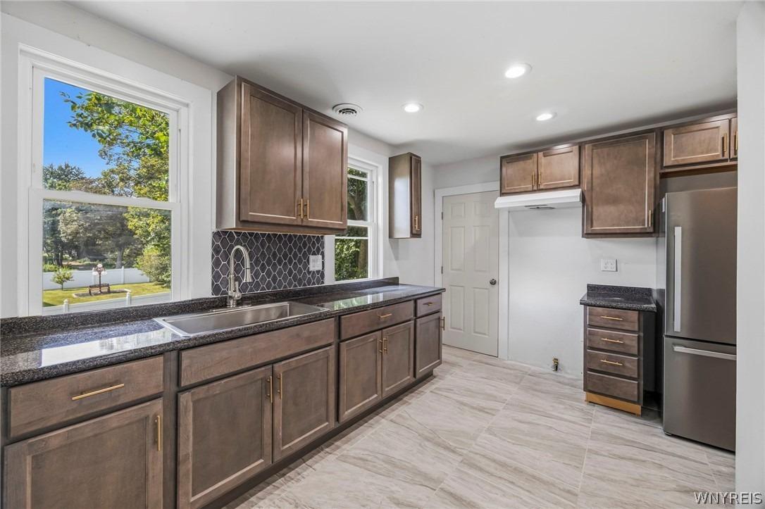 Carlton St, Buffalo, NY 14204