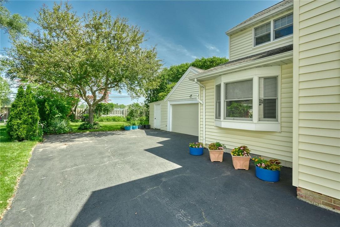 Hoover Rd, Rochester, NY 14617