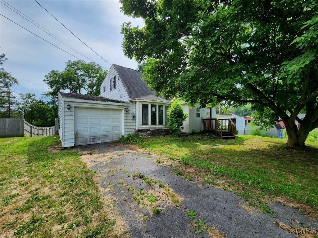 Oswego Rd, Baldwinsville, NY 13027