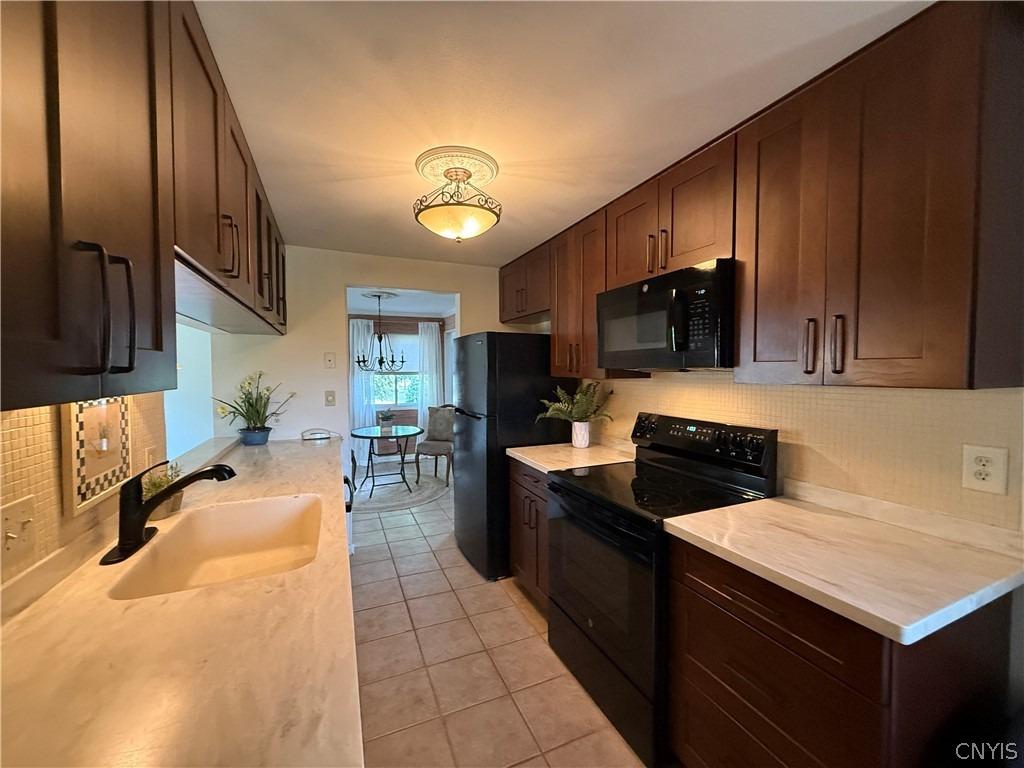 Fairway Cir, Baldwinsville, NY 13027