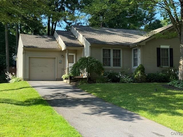 Niblick Cir, Baldwinsville, NY 13027