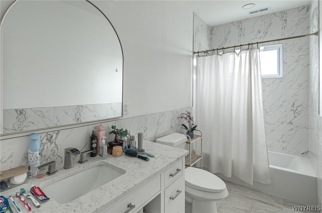 Oxford Ave, Buffalo, NY 14209
