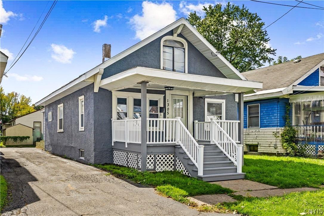 Oak St, Utica, NY 13502