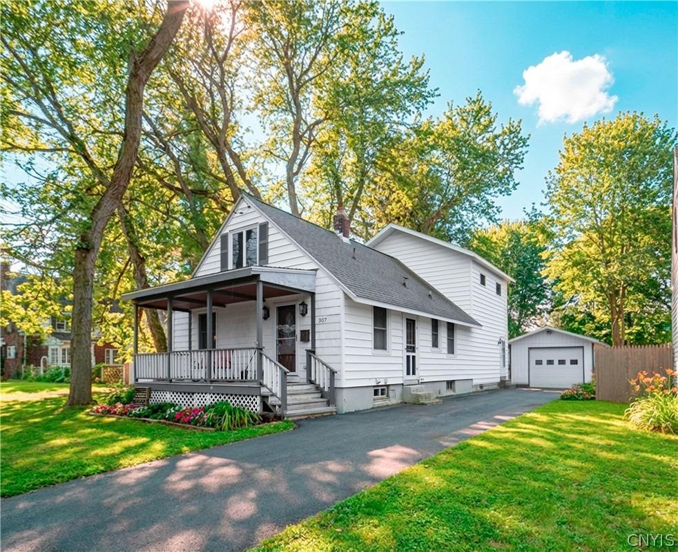 Lomond Pl, Utica, NY 13502