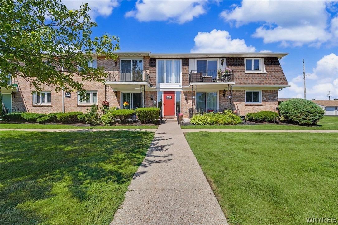 Old Lyme Dr, Buffalo, NY 14221