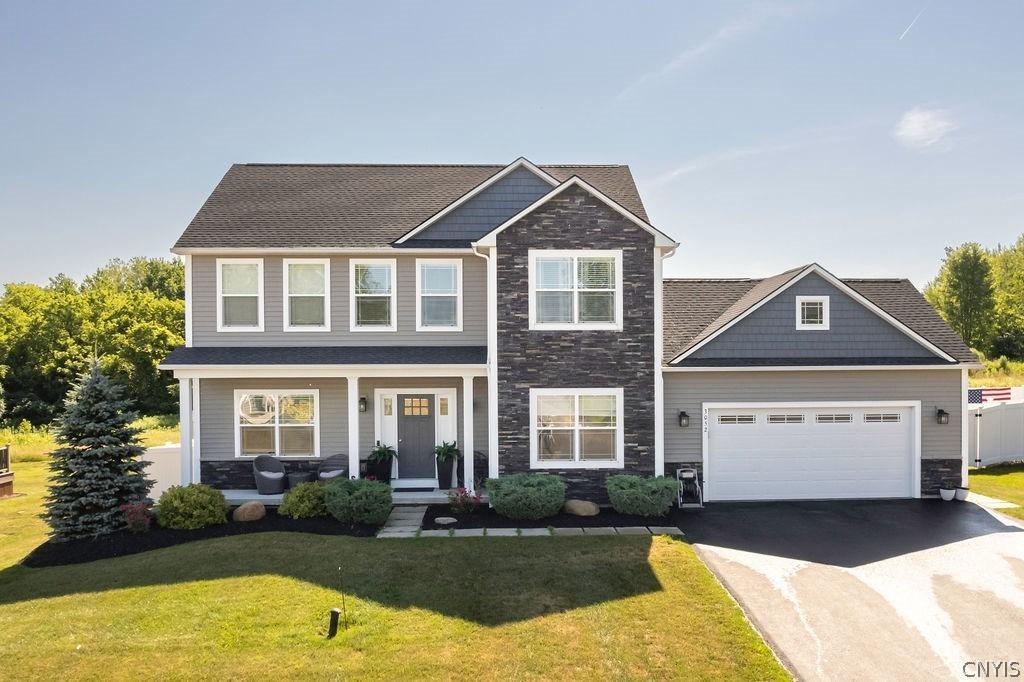 Chillingham Way, Baldwinsville, NY 13027