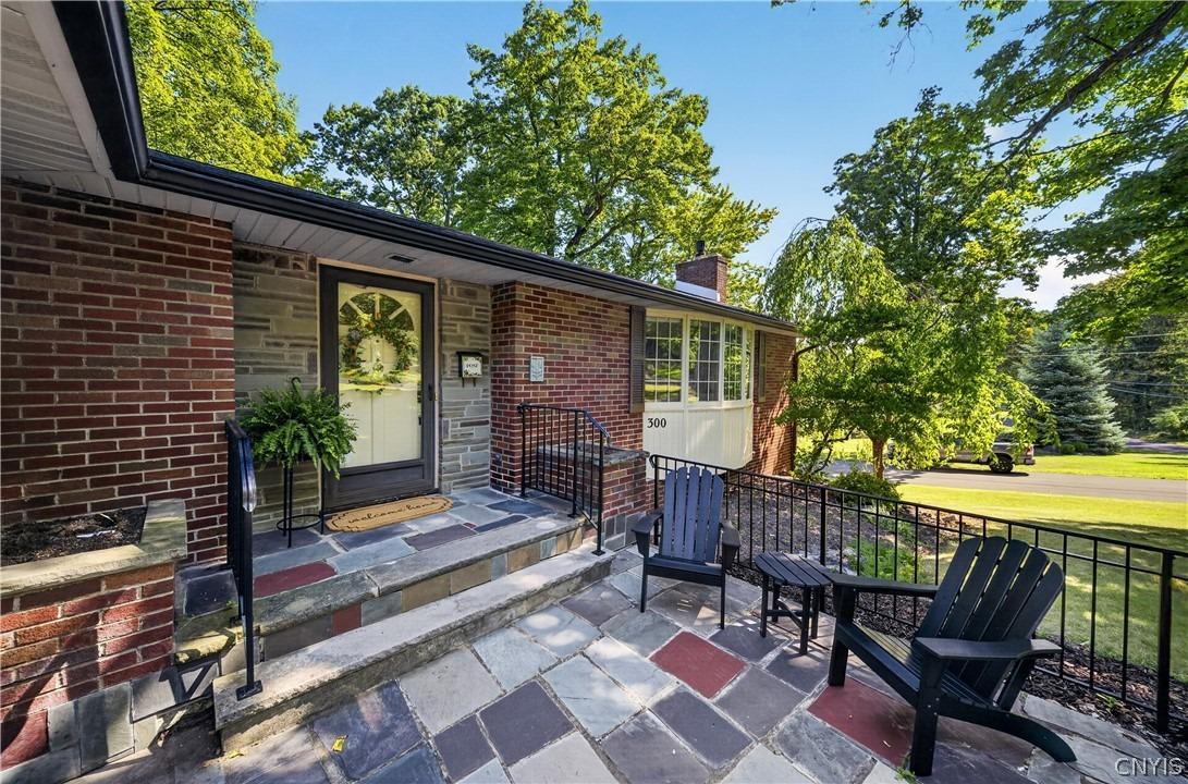 Scarboro Dr, Syracuse, NY 13209
