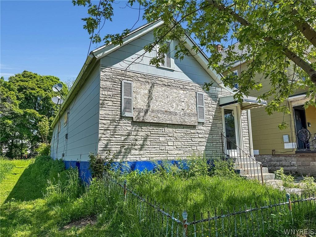 Helen St, Buffalo, NY 14213