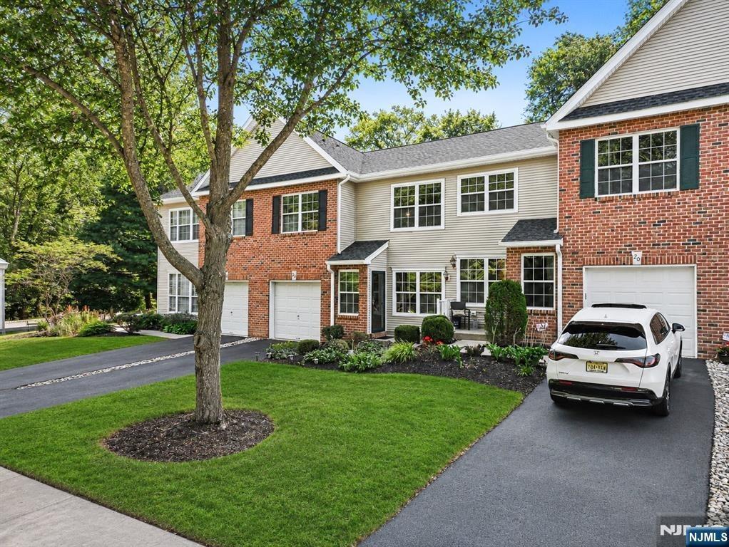 Pond Hollow Dr, Oak Ridge, NJ 07438