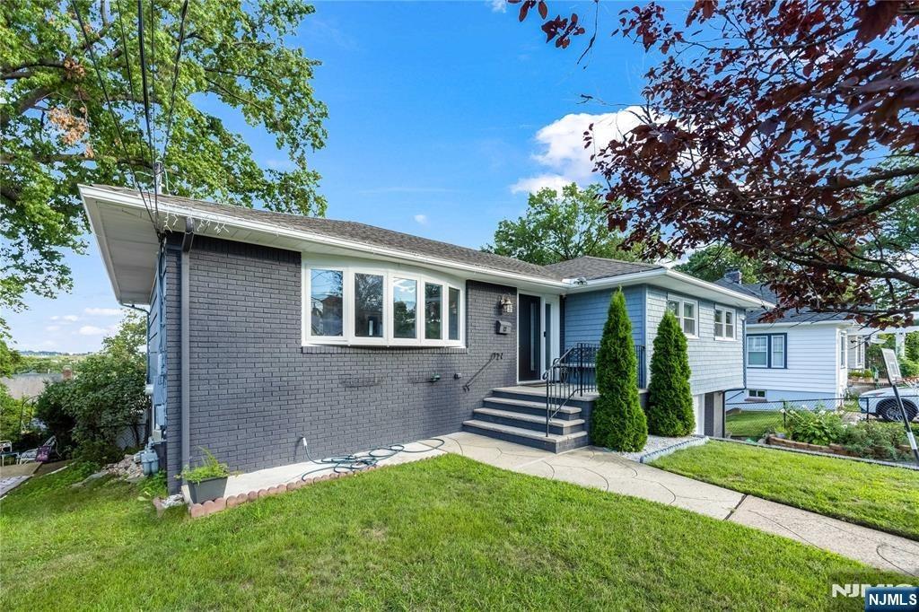 Lois Ave, Clifton, NJ 07014