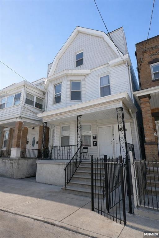 Bayview Ave, Jersey City, NJ 07305
