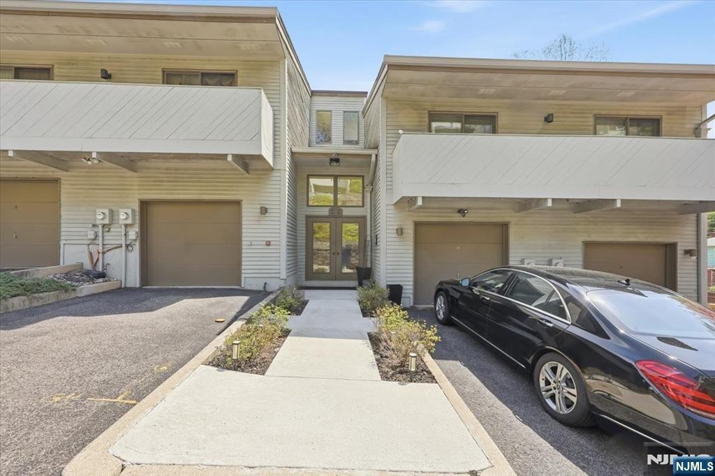 Adams Ter, Clifton, NJ 07013