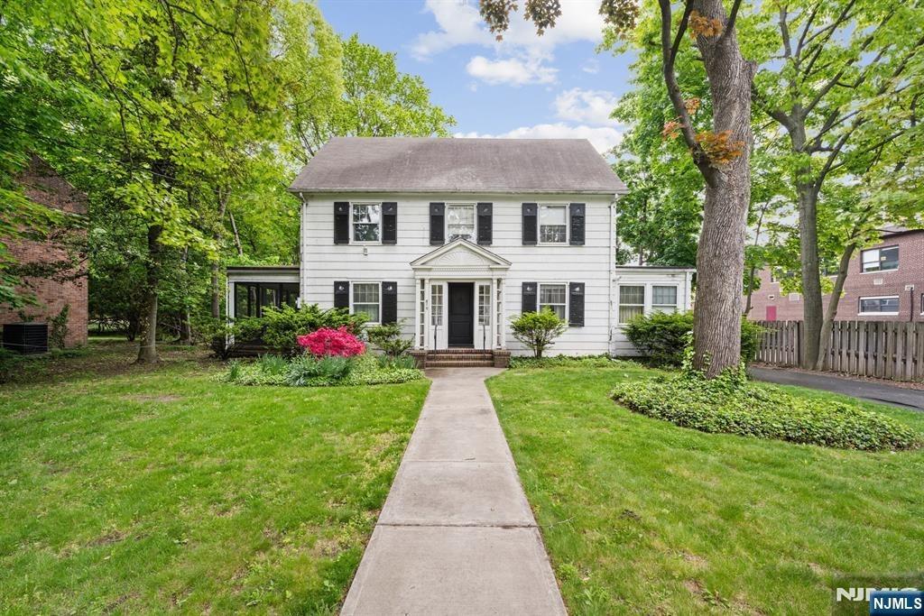 Roanoke Ave, Elizabeth, NJ 07208