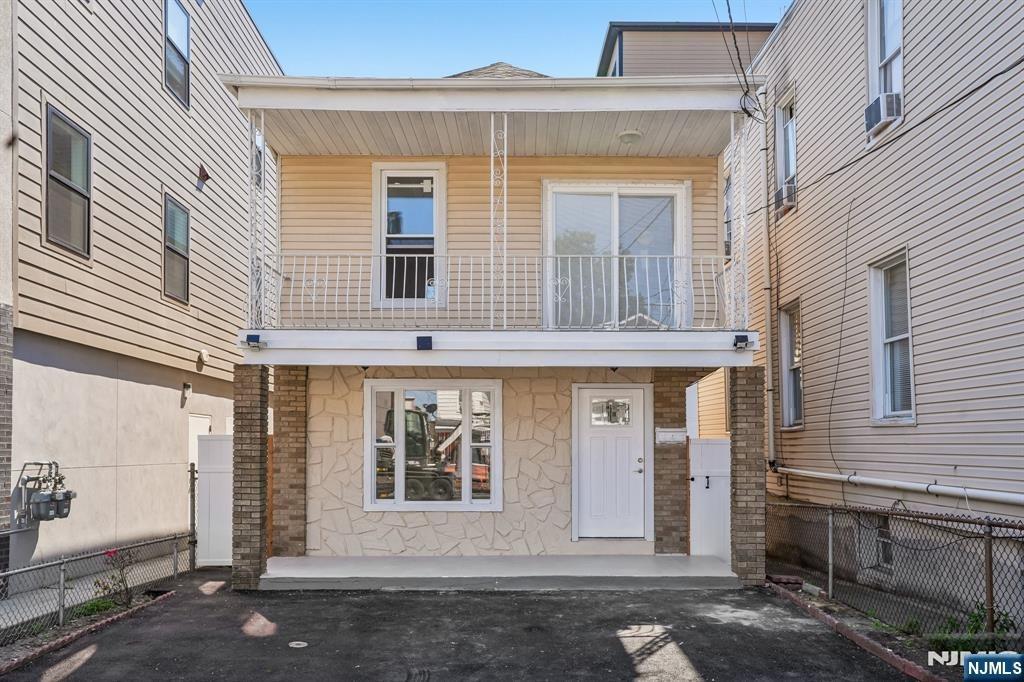 71st St, Guttenberg, NJ 07093