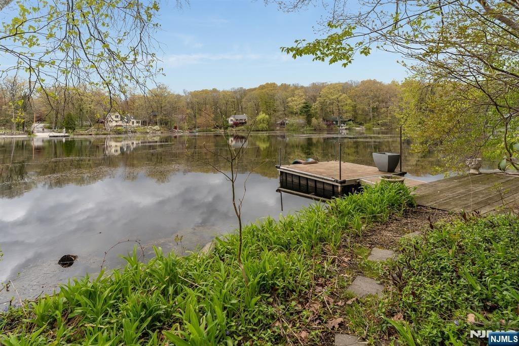 E Lakeshore Dr, Highland Lakes, NJ 07422