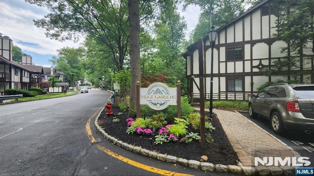 Stowe Ln, Mahwah, NJ 07430