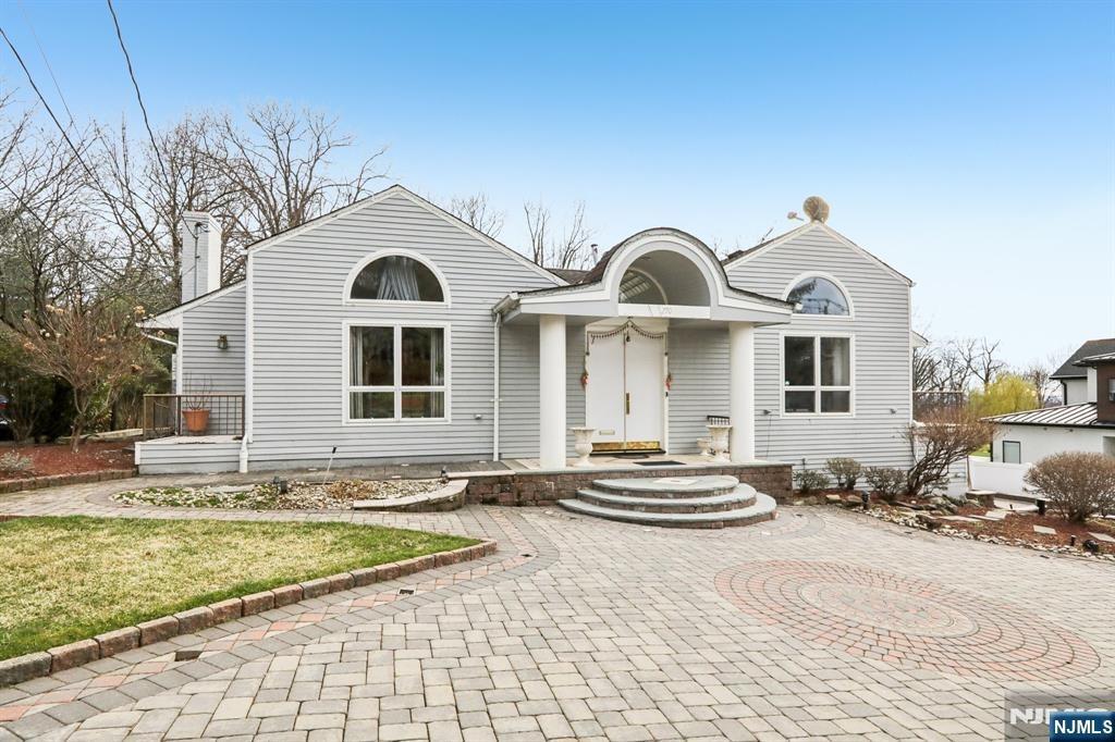 E Clinton Ave, Tenafly, NJ 07670