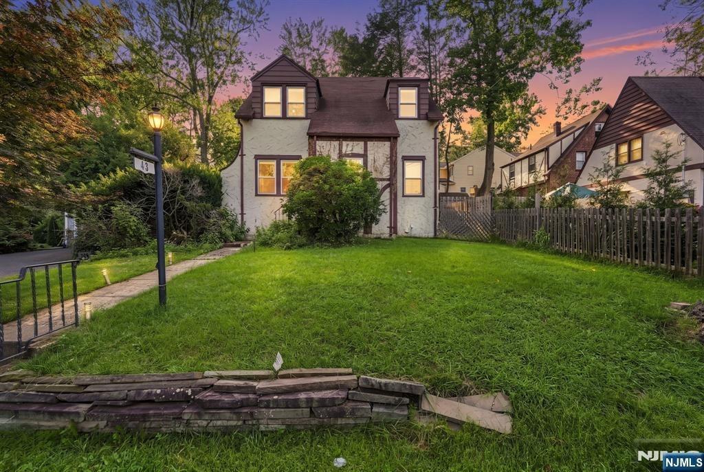 Esmond Pl, Tenafly, NJ 07670