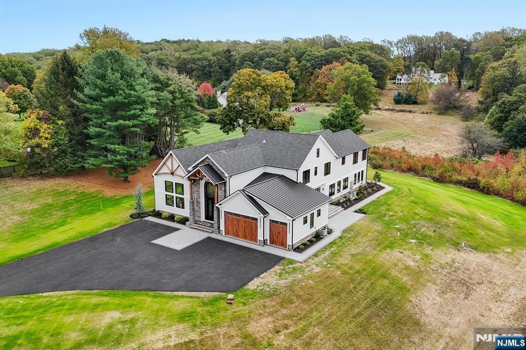 Cherry Ln, Mendham, NJ 07945