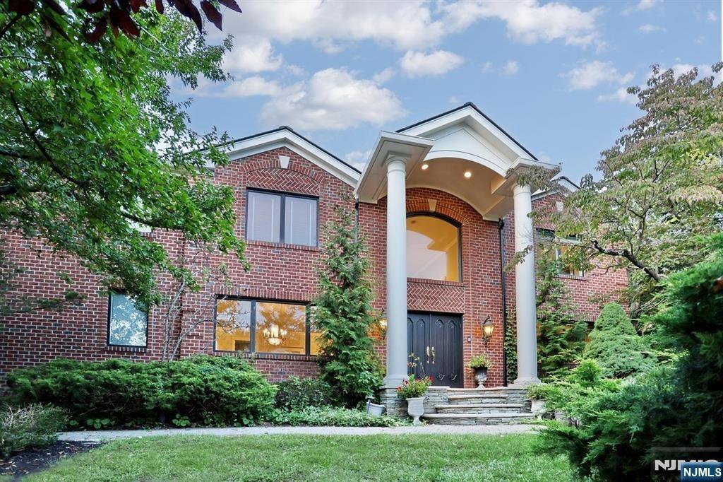 Blueberry Dr, Woodcliff Lake, NJ 07677