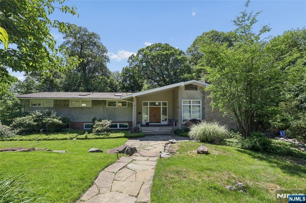 Stonehurst Dr, Tenafly, NJ 07670