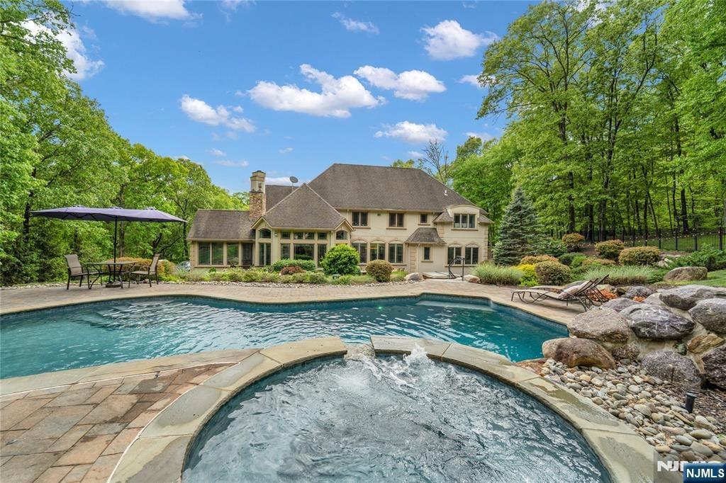 Waughaw Rd, Towaco, NJ 07082