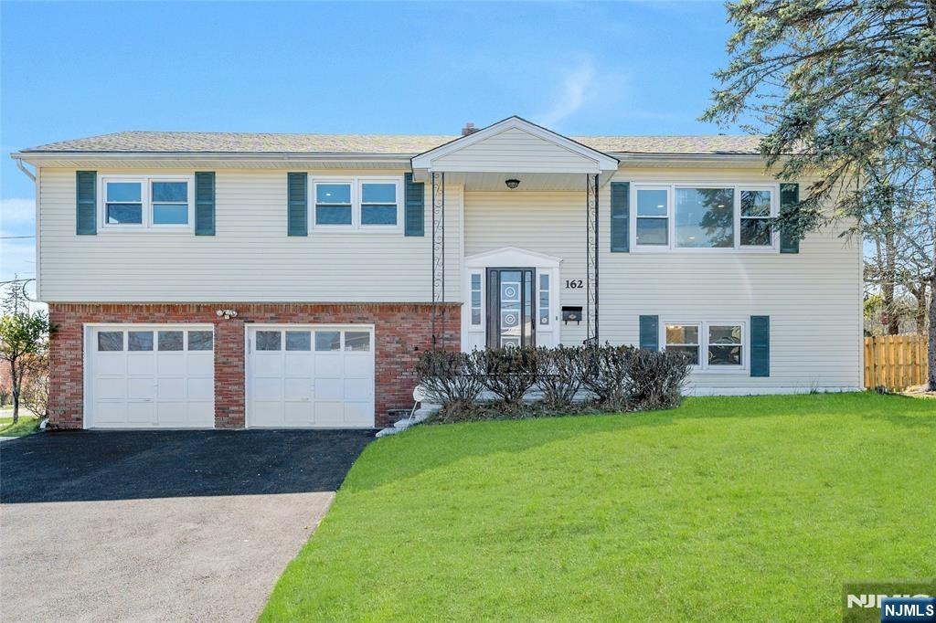 Grove Ave, Verona, NJ 07044