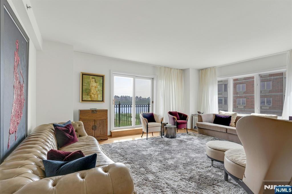City Pl, Edgewater, NJ 07020