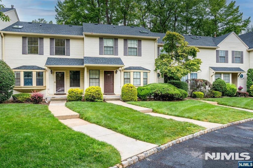 Timber Oaks Rd, Edison, NJ 08820