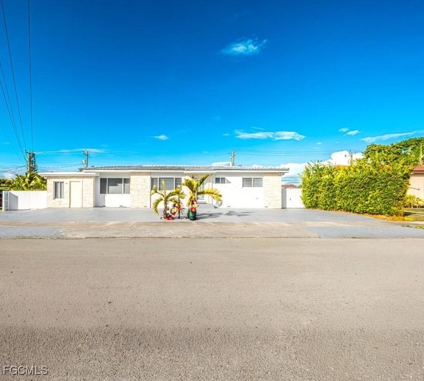 Sw 44th St, Miami, FL 33165