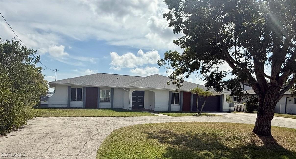E North Shore Ave, North Fort Myers, FL 33917