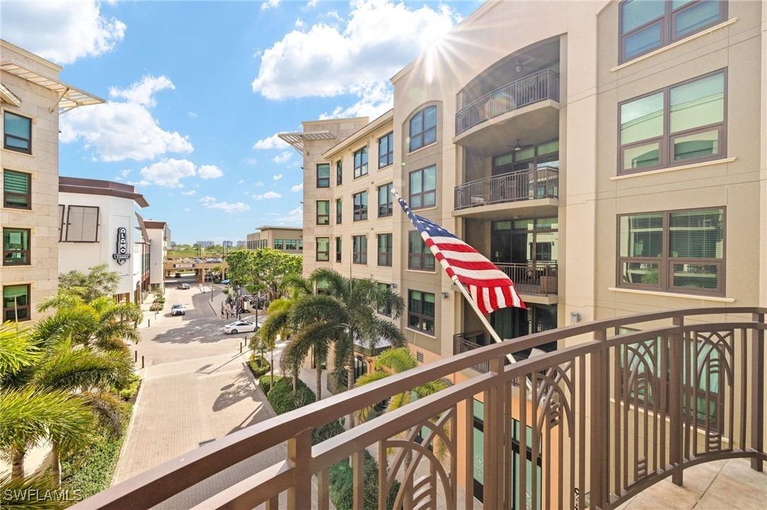 Strada Pl, Naples, FL 34108