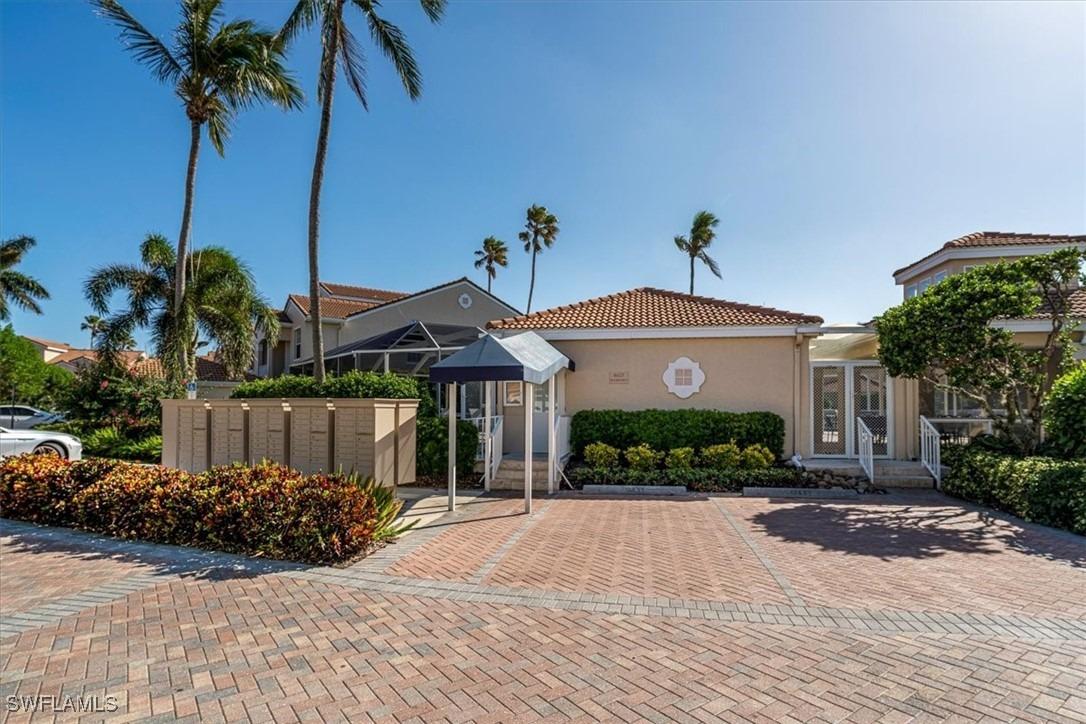 Excalibur Cir, Naples, FL 34108