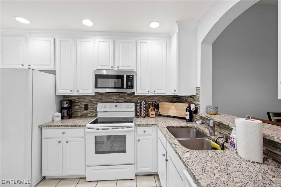 Woodbrook Cir, Naples, FL 34104