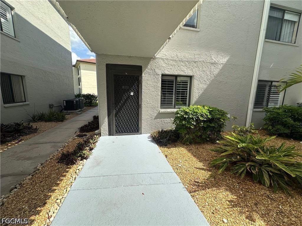 Caravel Cir, Fort Myers, FL 33908