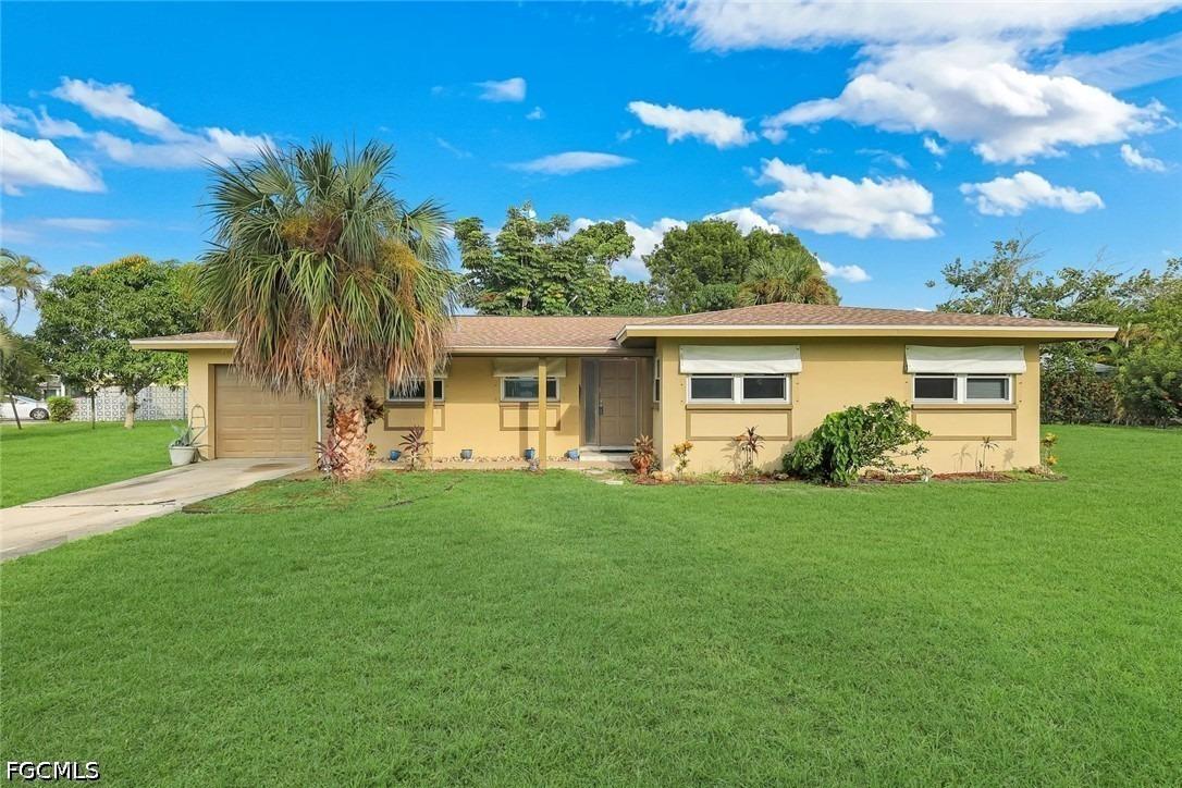 Versaille Ct, Cape Coral, FL 33904