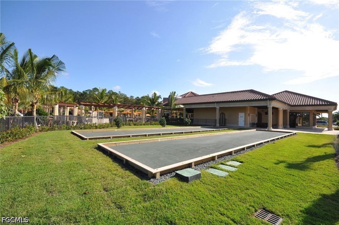 Acqua Ct, Naples, FL 34113