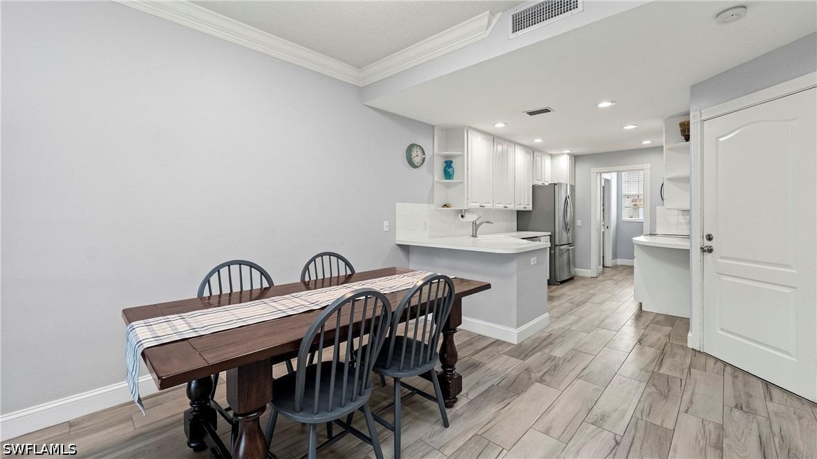Cove Cir, Naples, FL 34119
