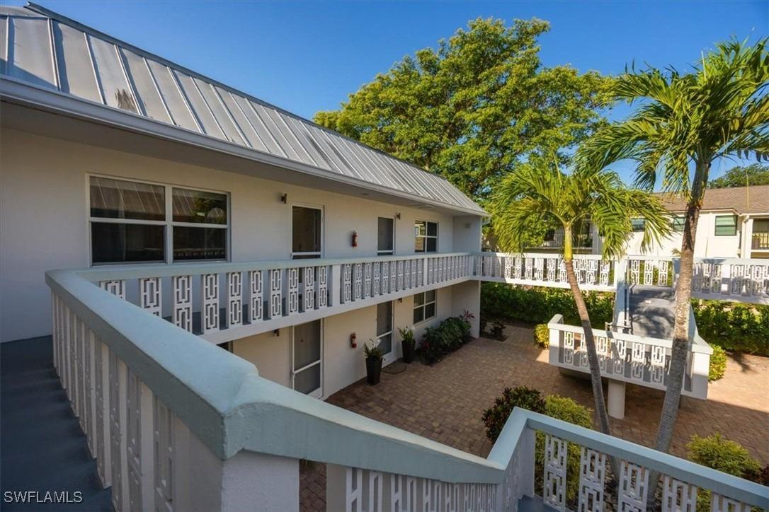 10th Ave S, Naples, FL 34102