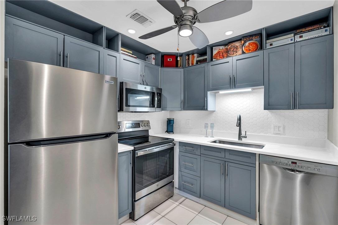 9th Ave S, Naples, FL 34102