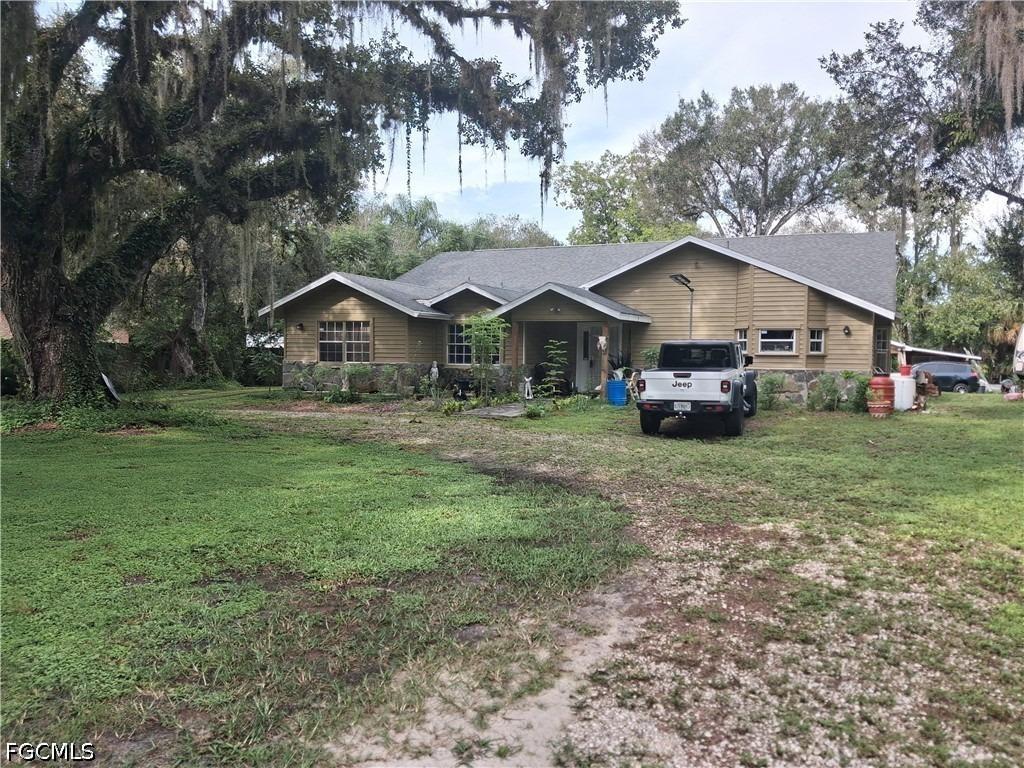 S Davis St, Labelle, FL 33935