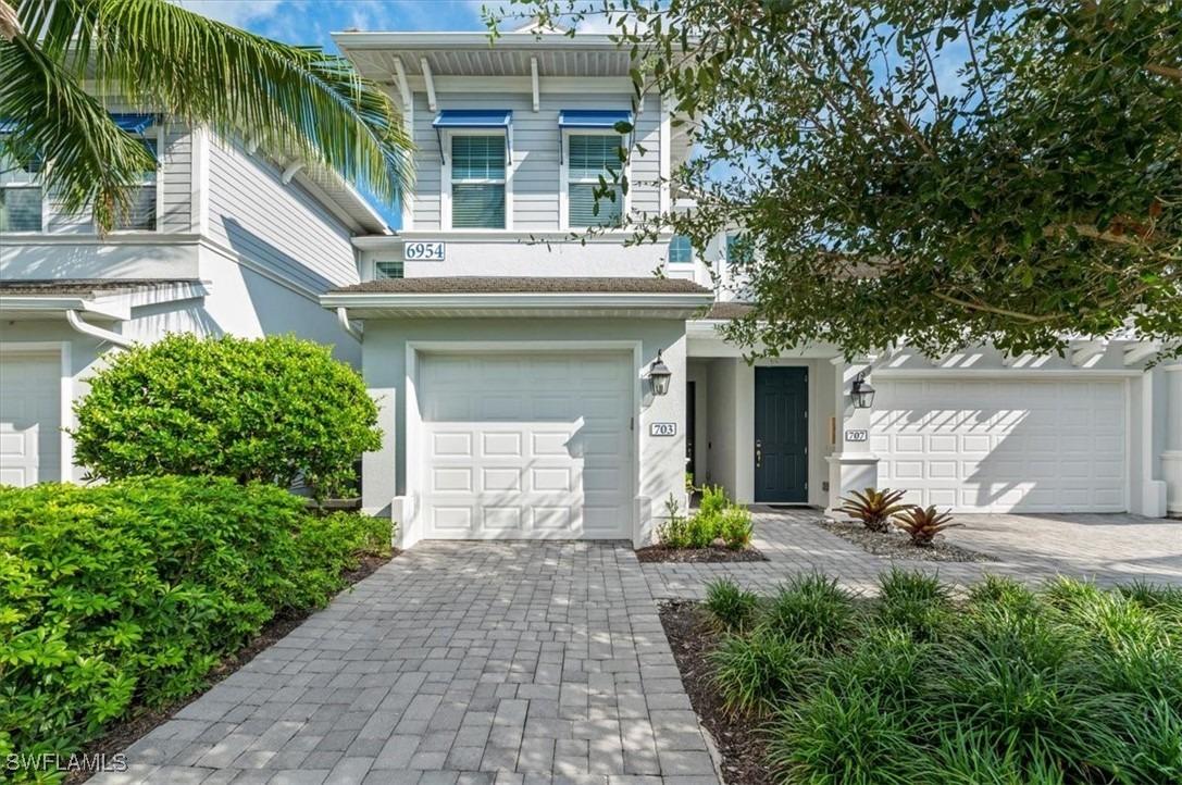 Avalon Cir, Naples, FL 34112