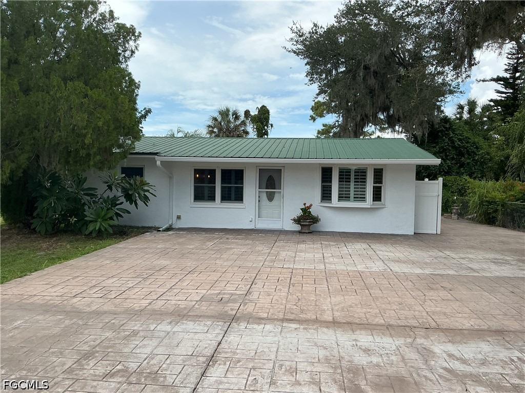 Sandy Ln, Estero, FL 33928