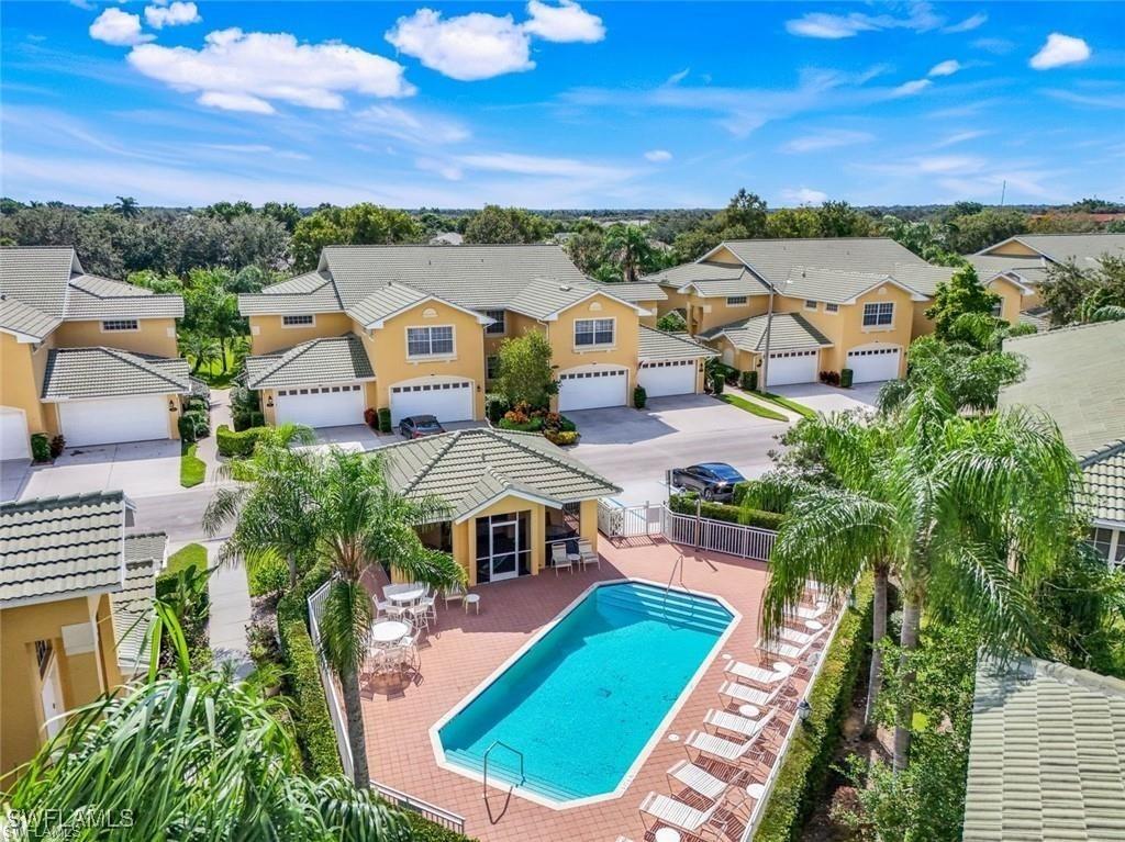 Big Acorn Cir, Naples, FL 34119