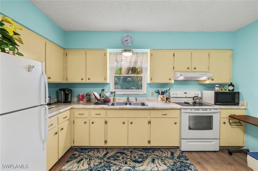 3rd St S, Naples, FL 34102