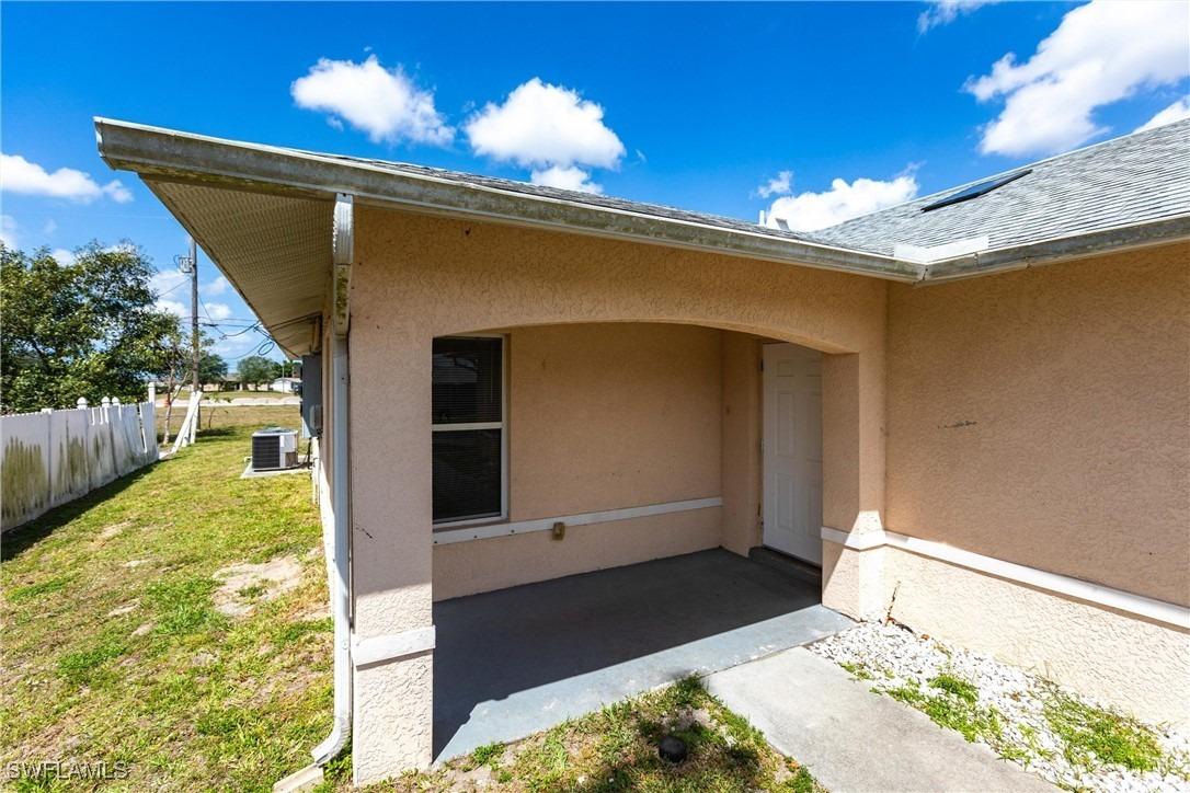Ne 8th Pl, Cape Coral, FL 33909