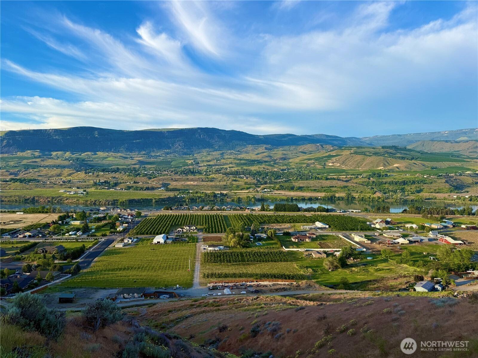 Se Falcon View Dr, East Wenatchee, WA 98802
