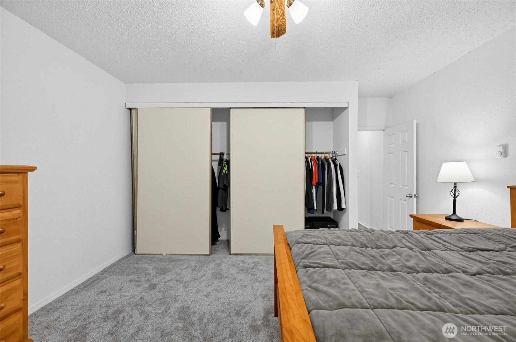 Ne 40th St, Bellevue, WA 98007