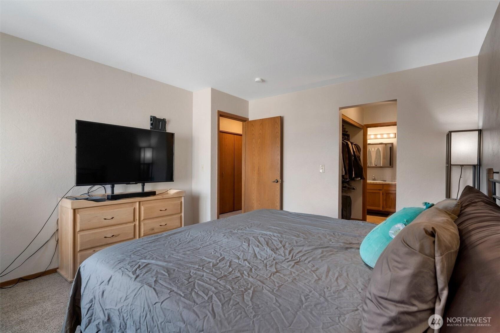 Se Bayshore Dr, Oak Harbor, WA 98277